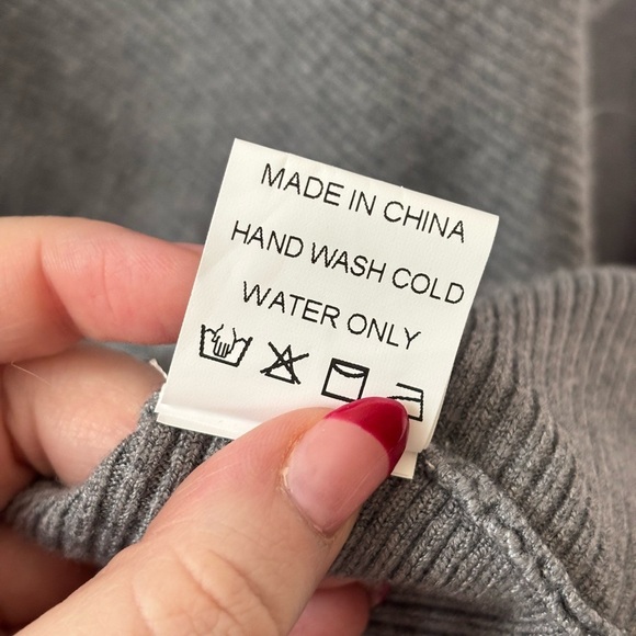 Vici All That Ribbed Cashmere Blend Sweater Heather
Grey Sz Medium Asymmetrical - Picture 8 of 8